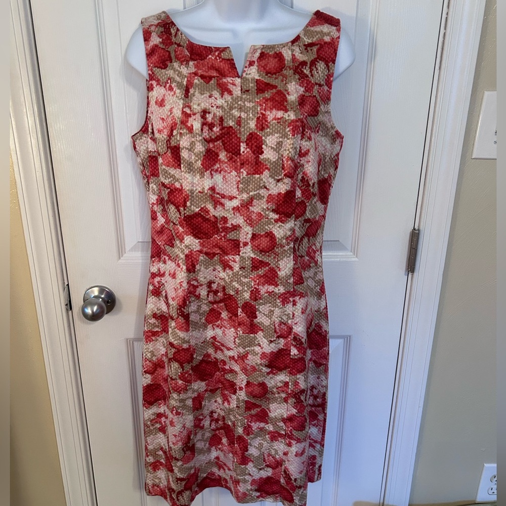 Talbots Red and Cream Floral Midi Dress
Beautiful Pre-loved condition